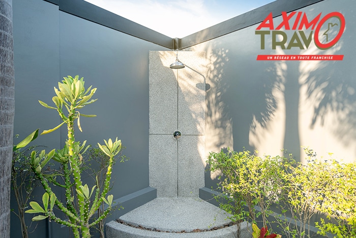 Douche extérieure piscine